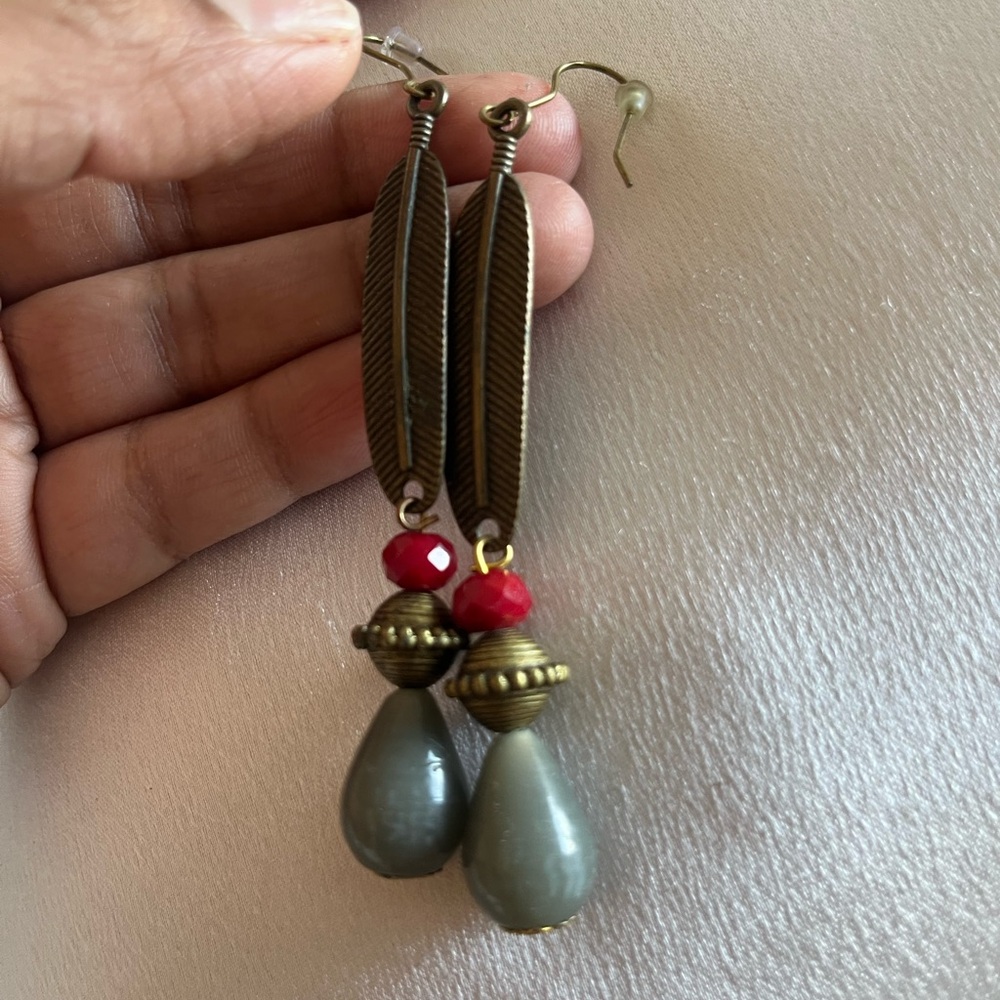 Long earrings with stones